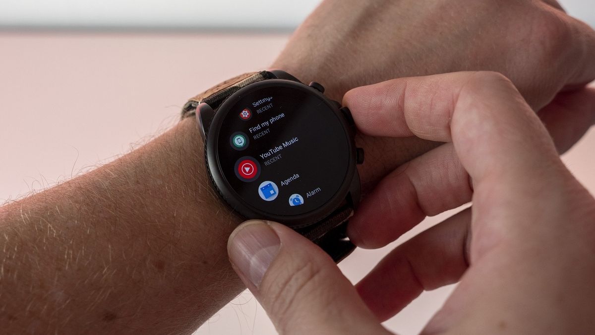 Fossil rolls out a Wear OS update for Gen 6 watches after bowing out