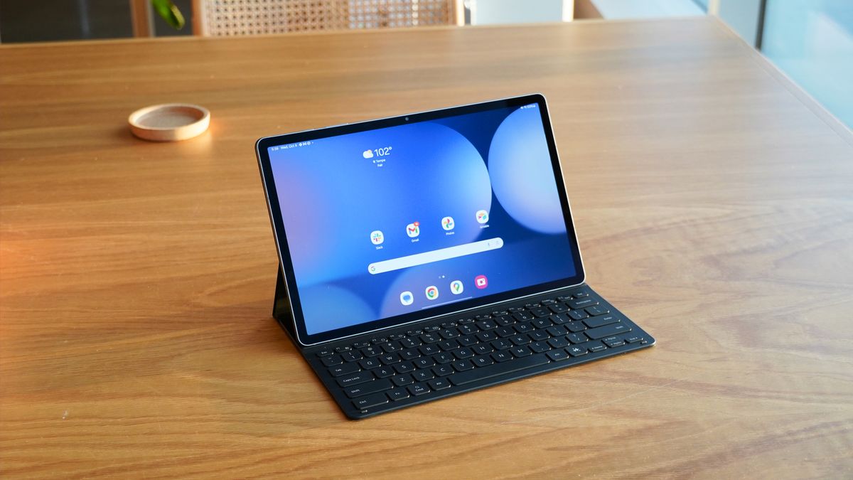 Don’t buy the Samsung Galaxy Tab S10 Plus for Cyber Monday, save $300 on the Galaxy Tab S9 Plus instead