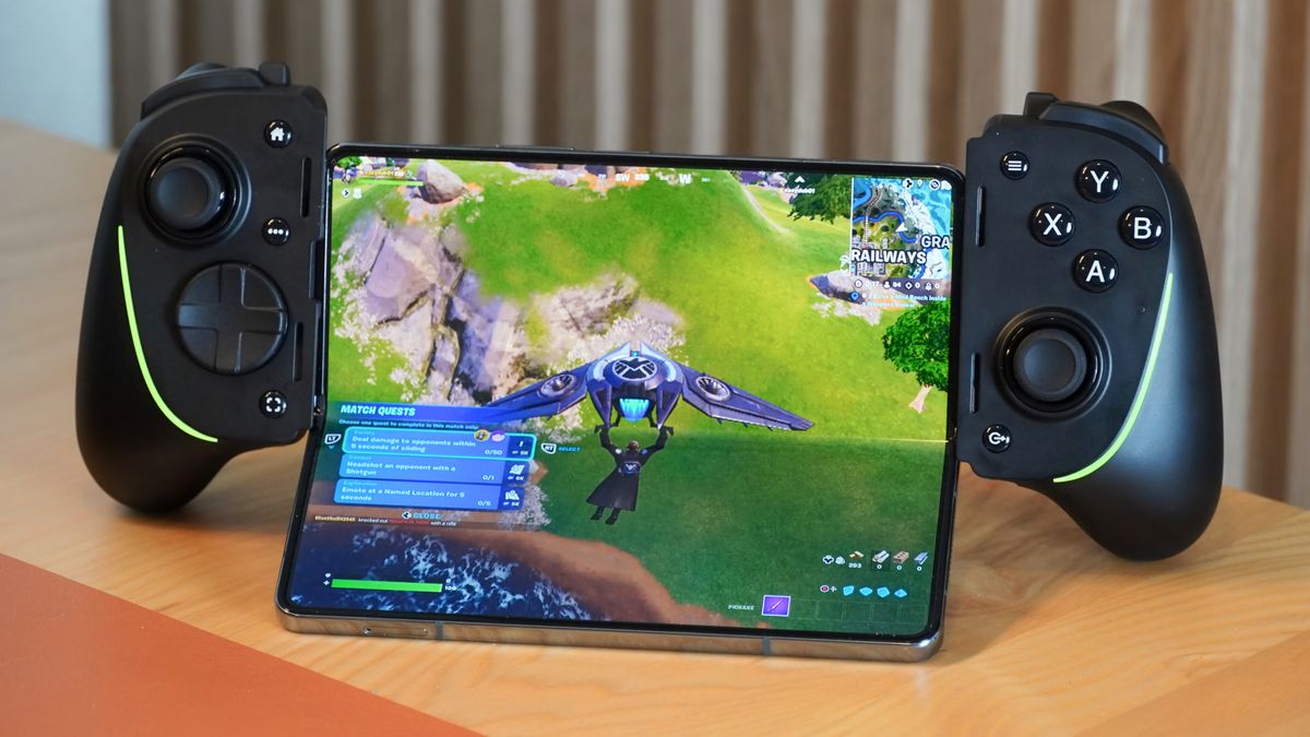 Razer’s Kishi Ultra is the BEST mobile controller for Android phones, and it’s on sale for the first time ever